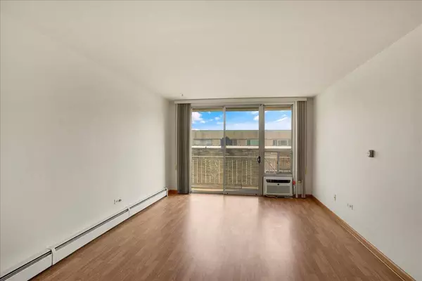 415 Wesley Avenue #44, Oak Park, IL 60302