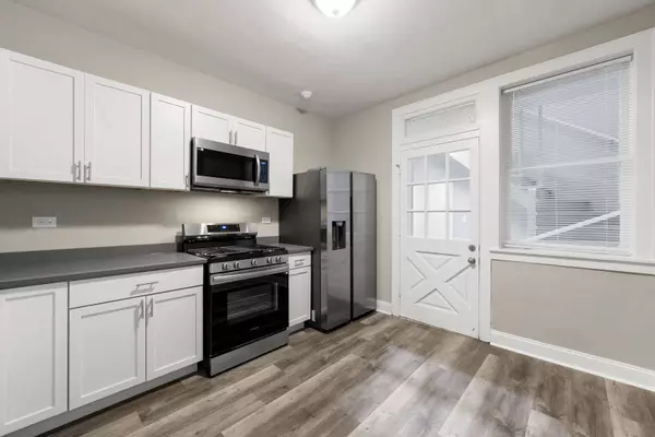 6435 N Leavitt Street, Chicago, IL 60645