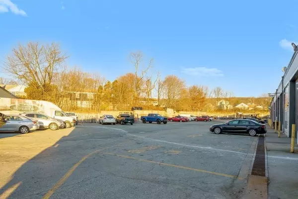 840 Cumberland Hill Rd, Woonsocket, RI 02895