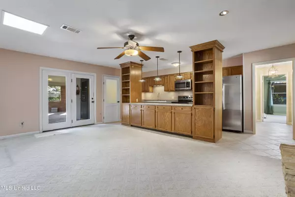 1220 Wellington Lane, Ocean Springs, MS 39564