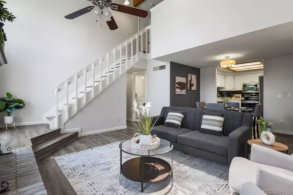 10349 E Peakview AVE #B, Englewood, CO 80111