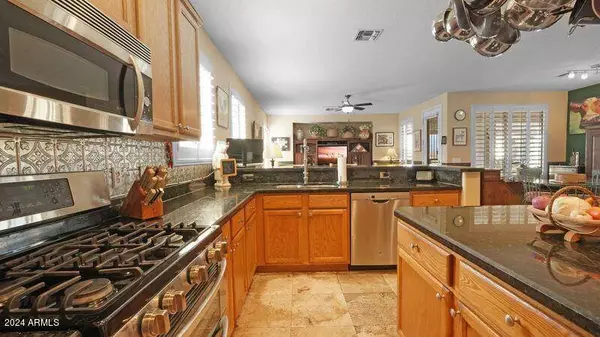 6574 S CRESTVIEW Drive, Gilbert, AZ 85298