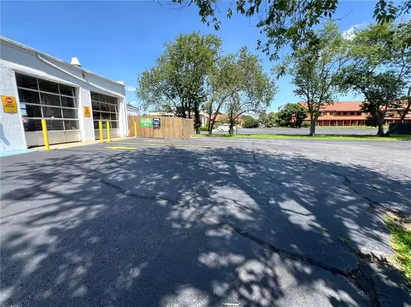 2406 Post RD, Warwick, RI 02886