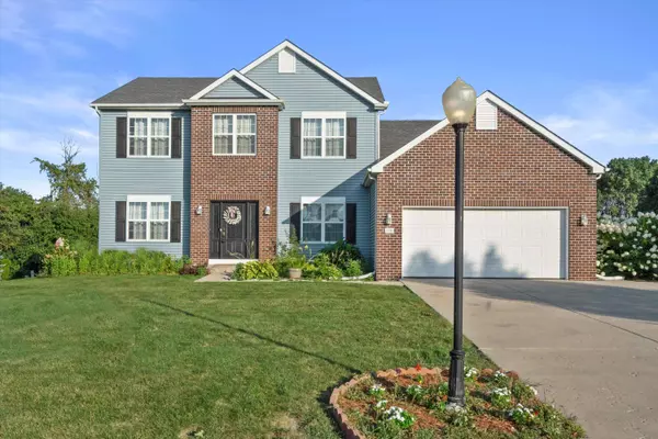 1198 Knollwood, Saukville, WI 53024