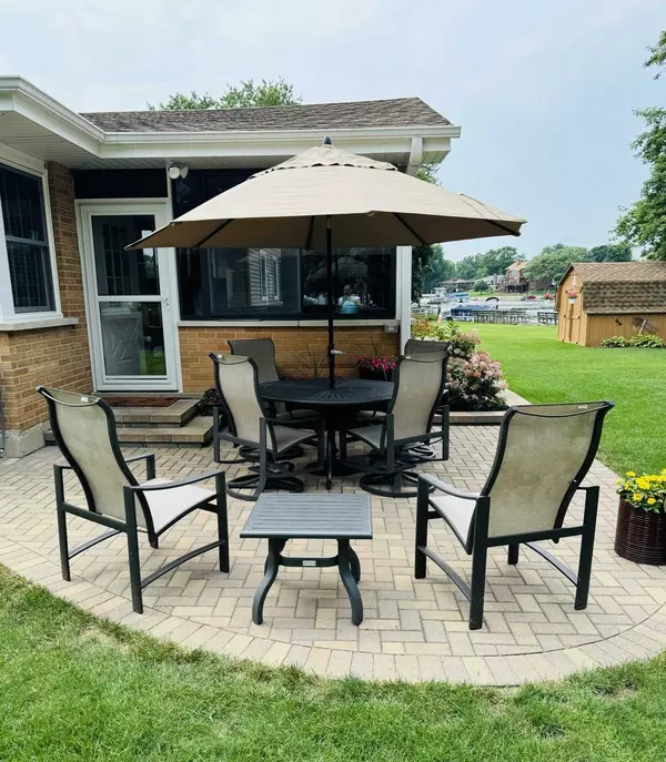 2801 W Manitou Trail, Mchenry, IL 60051