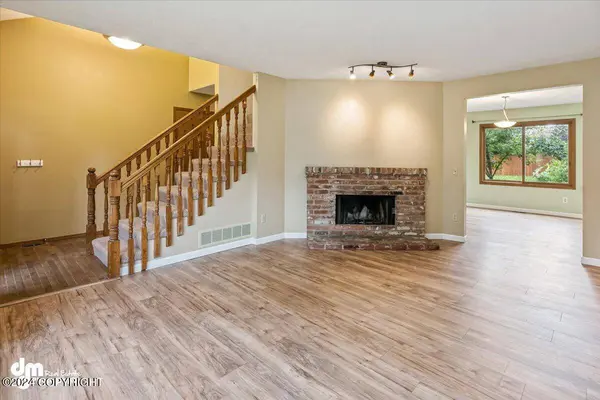 7320 Bulen DR, Anchorage, AK 99507