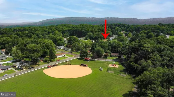 421 CHESTNUT CIR W, Alburtis, PA 18011