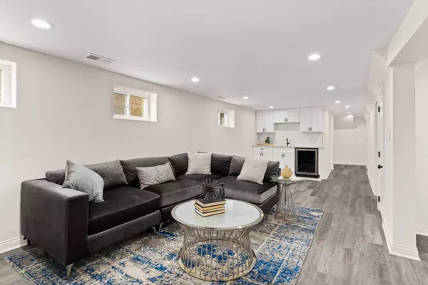 5404 S Mobile Avenue, Chicago, IL 60638