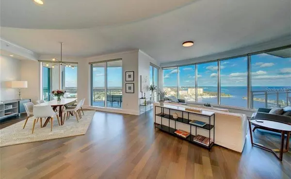 180 Beach Dr NE, St Petersburg, FL 33701-3909