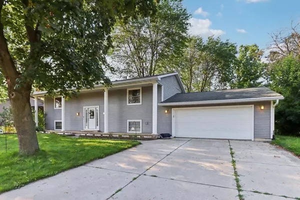 303 Simon Crestway, Waunakee, WI 53597
