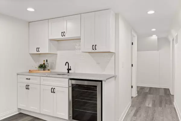 5404 S Mobile Avenue, Chicago, IL 60638