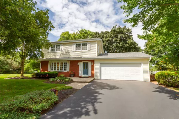 0N210 Robbins ST, Winfield, IL 60190