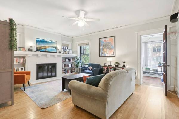 921 W Agatite AVE #1, Chicago, IL 60640