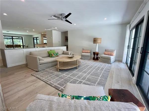 911 S Yachtsman DR, Sanibel, FL 33957