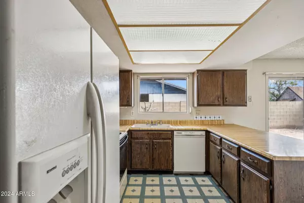 4652 W MISSION Lane, Glendale, AZ 85302