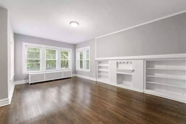 6435 N Leavitt Street, Chicago, IL 60645