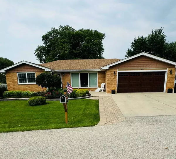 2801 W Manitou Trail, Mchenry, IL 60051