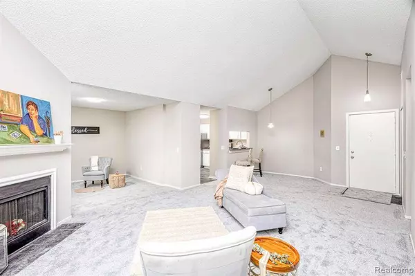 26653 W CARNEGIE PARK Drive, Southfield, MI 48034