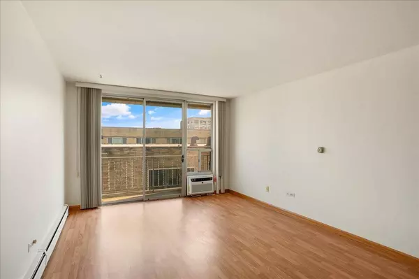 415 Wesley Avenue #44, Oak Park, IL 60302