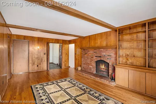 23776 Gill Road, Farmington, MI 48335