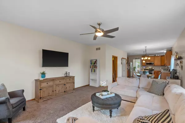 1198 Knollwood, Saukville, WI 53024