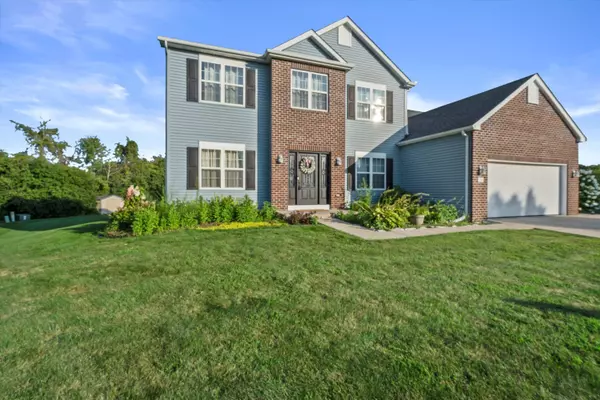 1198 Knollwood, Saukville, WI 53024