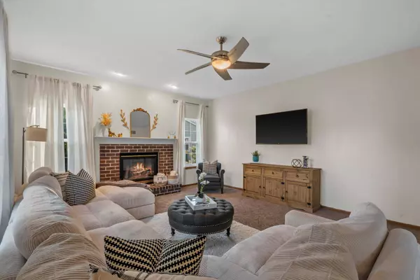 1198 Knollwood, Saukville, WI 53024