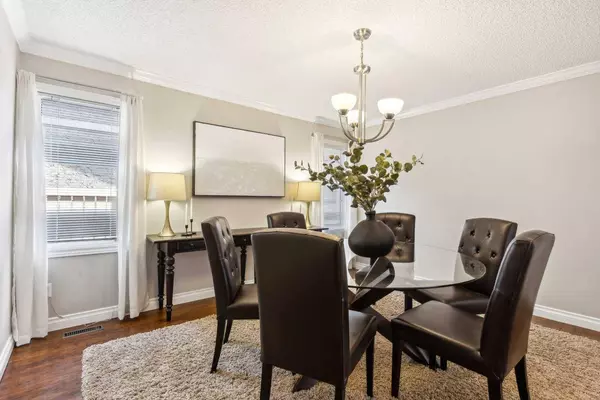 35 Woodmont RD SW, Calgary, AB T2W 4L6