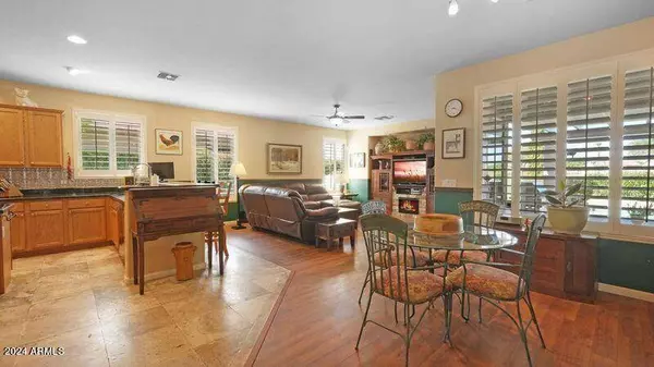 6574 S CRESTVIEW Drive, Gilbert, AZ 85298