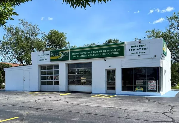 2406 Post RD, Warwick, RI 02886