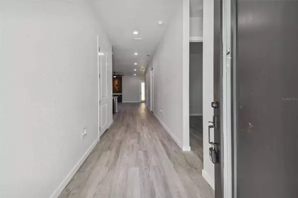 9211 N 13TH ST, Tampa, FL 33612