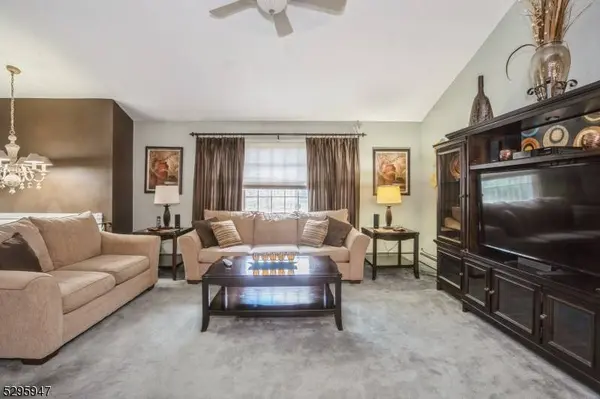 11 Windsor Dr, Jefferson Twp., NJ 07438