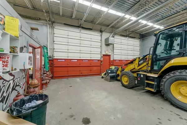 840 Cumberland Hill Rd, Woonsocket, RI 02895