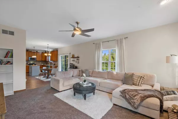 1198 Knollwood, Saukville, WI 53024