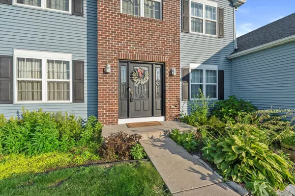 1198 Knollwood, Saukville, WI 53024