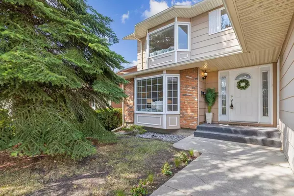 35 Woodmont RD SW, Calgary, AB T2W 4L6