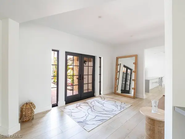 911 S Yachtsman DR, Sanibel, FL 33957