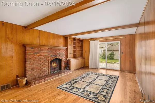 23776 Gill Road, Farmington, MI 48335