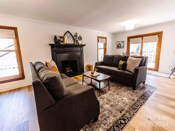 46 Tree Top DR, Arden, NC 28704