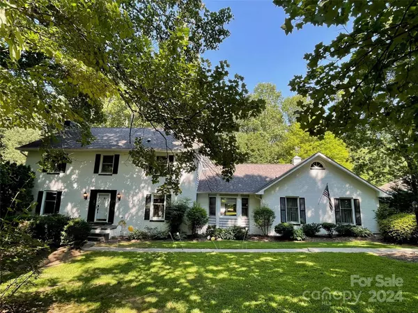 46 Tree Top DR, Arden, NC 28704