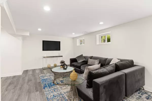 5404 S Mobile Avenue, Chicago, IL 60638