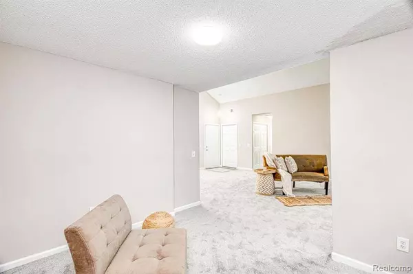 26729 W CARNEGIE PARK Drive, Southfield, MI 48034