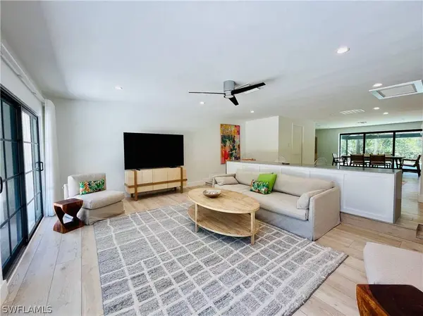 911 S Yachtsman DR, Sanibel, FL 33957