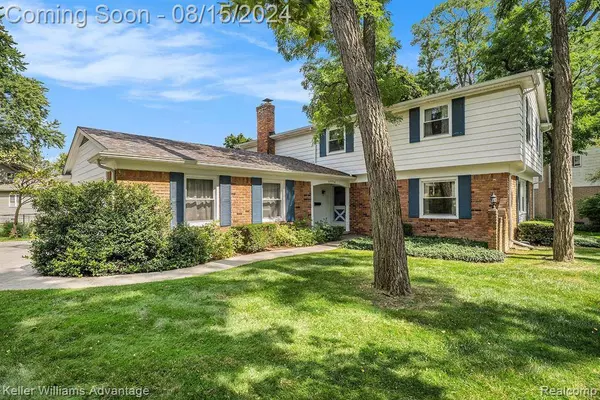 23776 Gill Road, Farmington, MI 48335