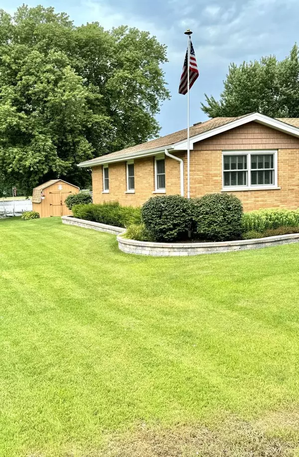 2801 W Manitou Trail, Mchenry, IL 60051