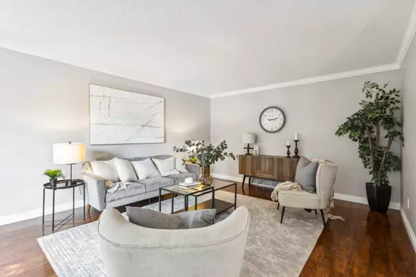 35 Woodmont RD SW, Calgary, AB T2W 4L6