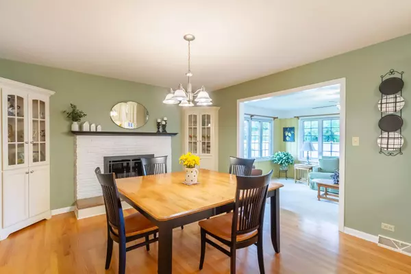 0N210 Robbins ST, Winfield, IL 60190