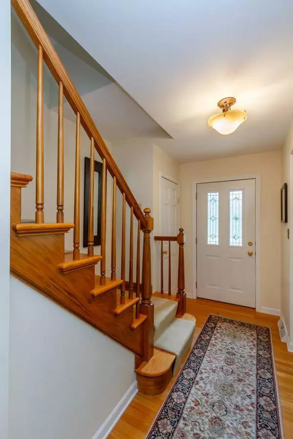 0N210 Robbins ST, Winfield, IL 60190