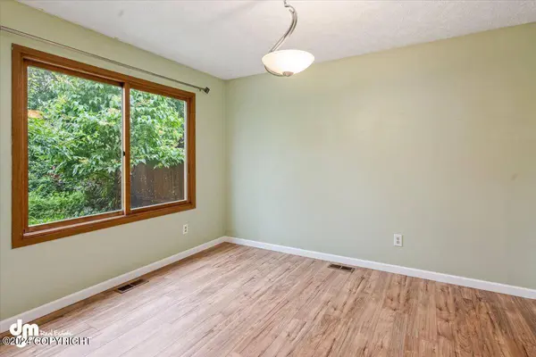 7320 Bulen DR, Anchorage, AK 99507