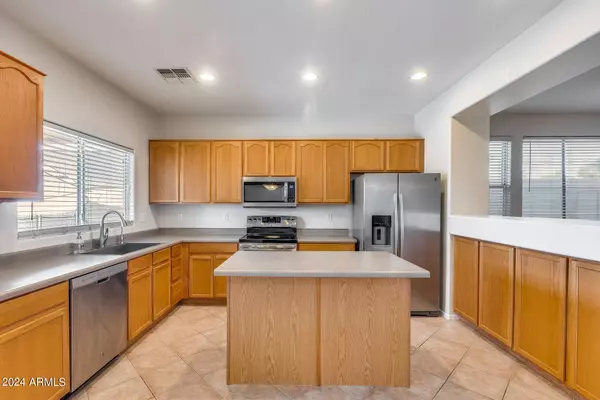 8463 W MARY ANN Drive, Peoria, AZ 85382